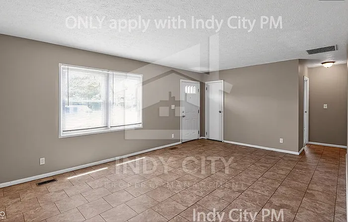 4 bed, 1.0 bath, 1421 sqft, $1,500 — Photo 3