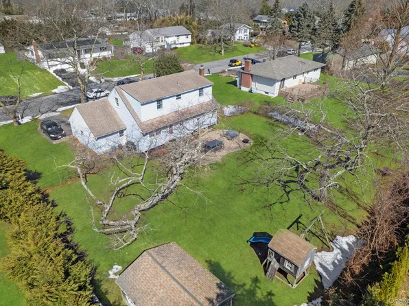 8 Beverly Lane, East Moriches, NY 11940