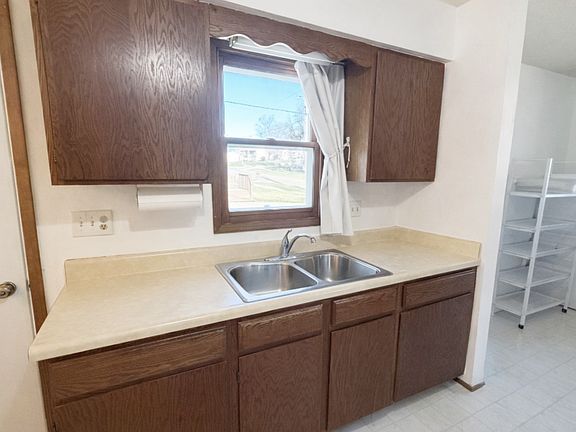 2nd image of 908 Gordon Dr