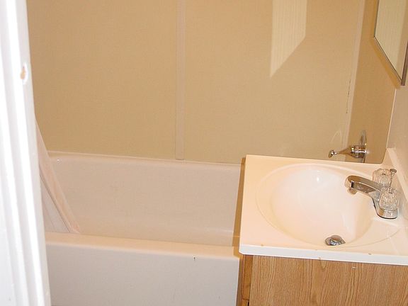 4th image of 1122 Askew Ave APT 14