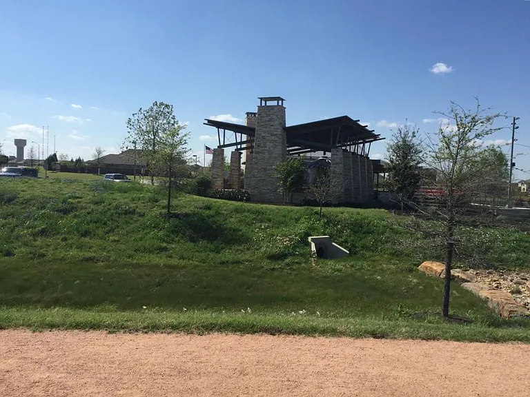5135 Scenic Lake Dr — Photo 10