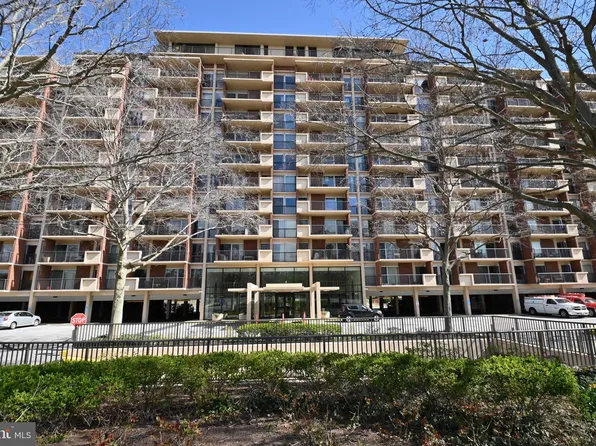 1300 Army Navy Dr APT 729, Arlington, VA 22202