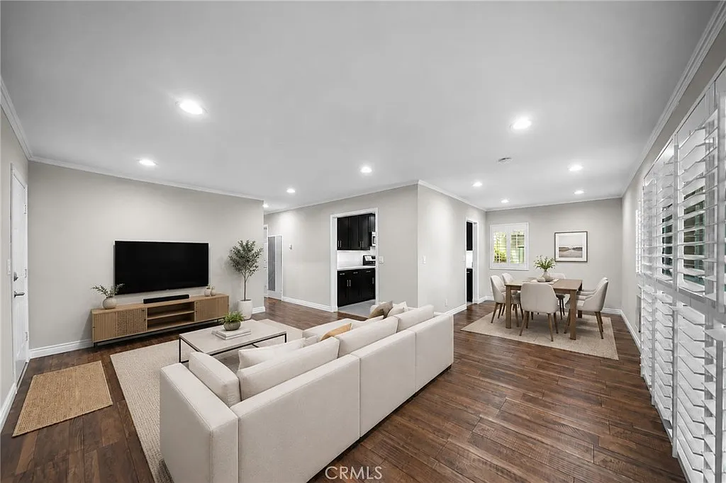 3 bed, 1095 sqft, $4,000 — Photo 1
