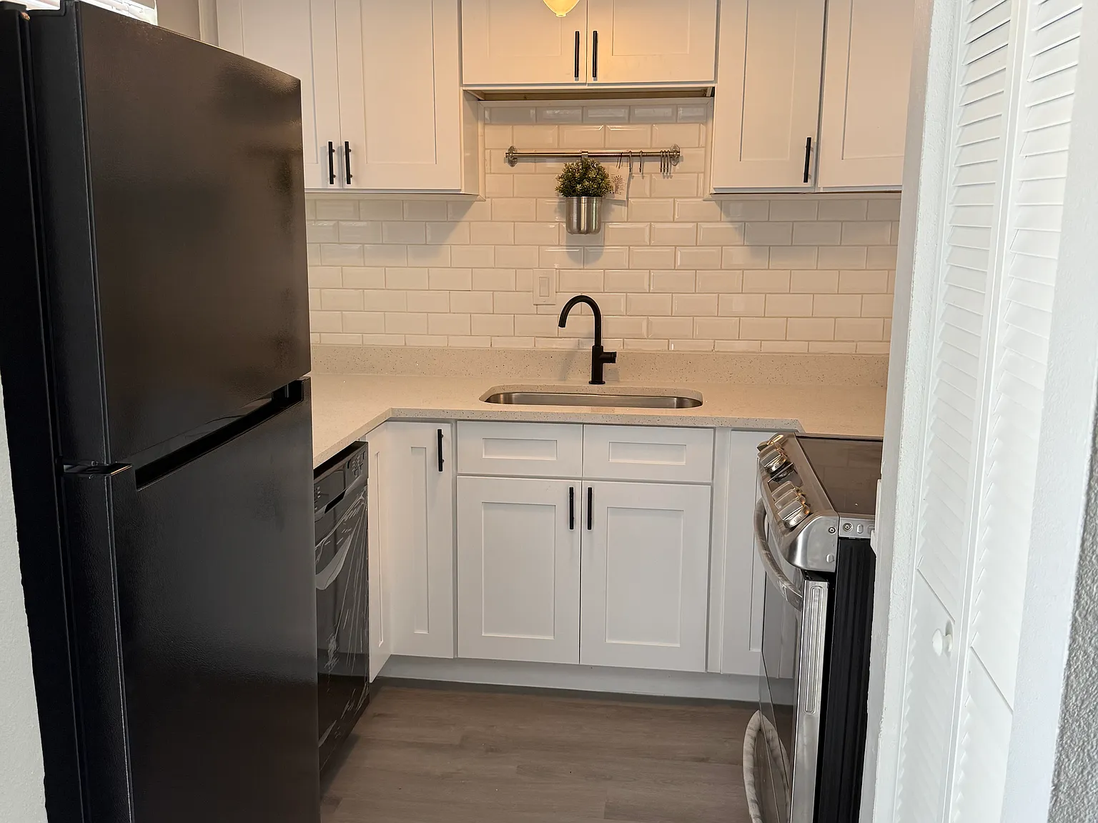 2 bed, 900 sqft, $1,600 — Photo 2