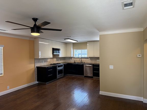 3rd image of 824 Highland Ct