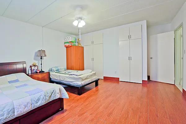 Sold by Winzone Realty Inc | media 7