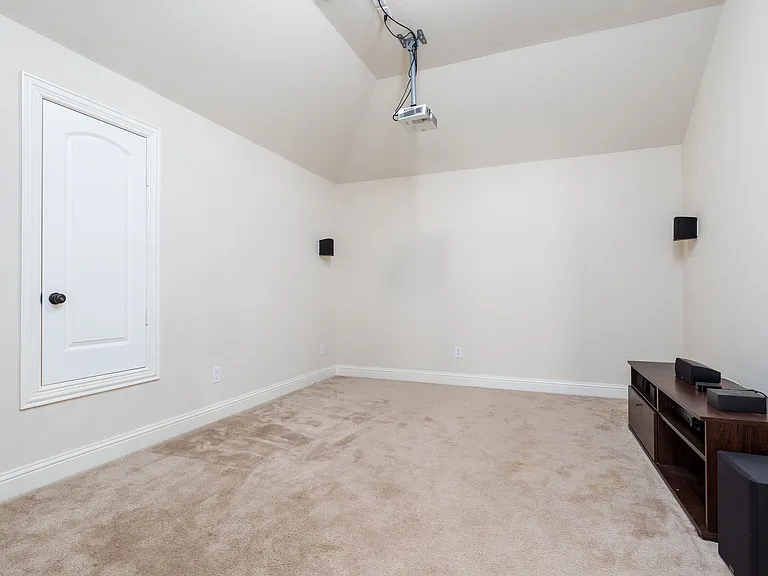 2555 Hannah Cir — Photo 21