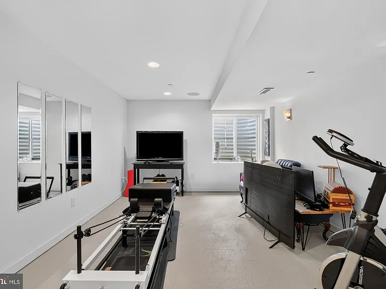 2441 Coral St — Photo 21