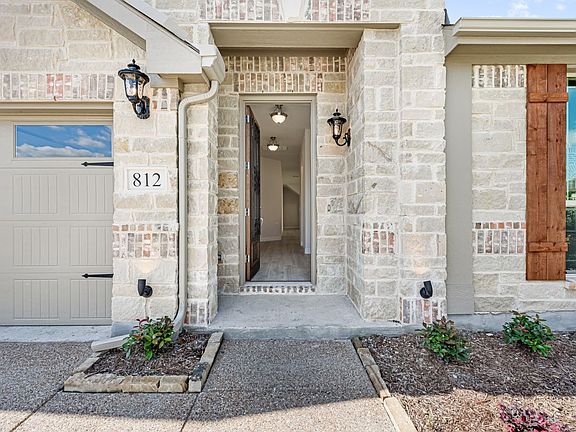 4th image of 812 Dove Haven Ln