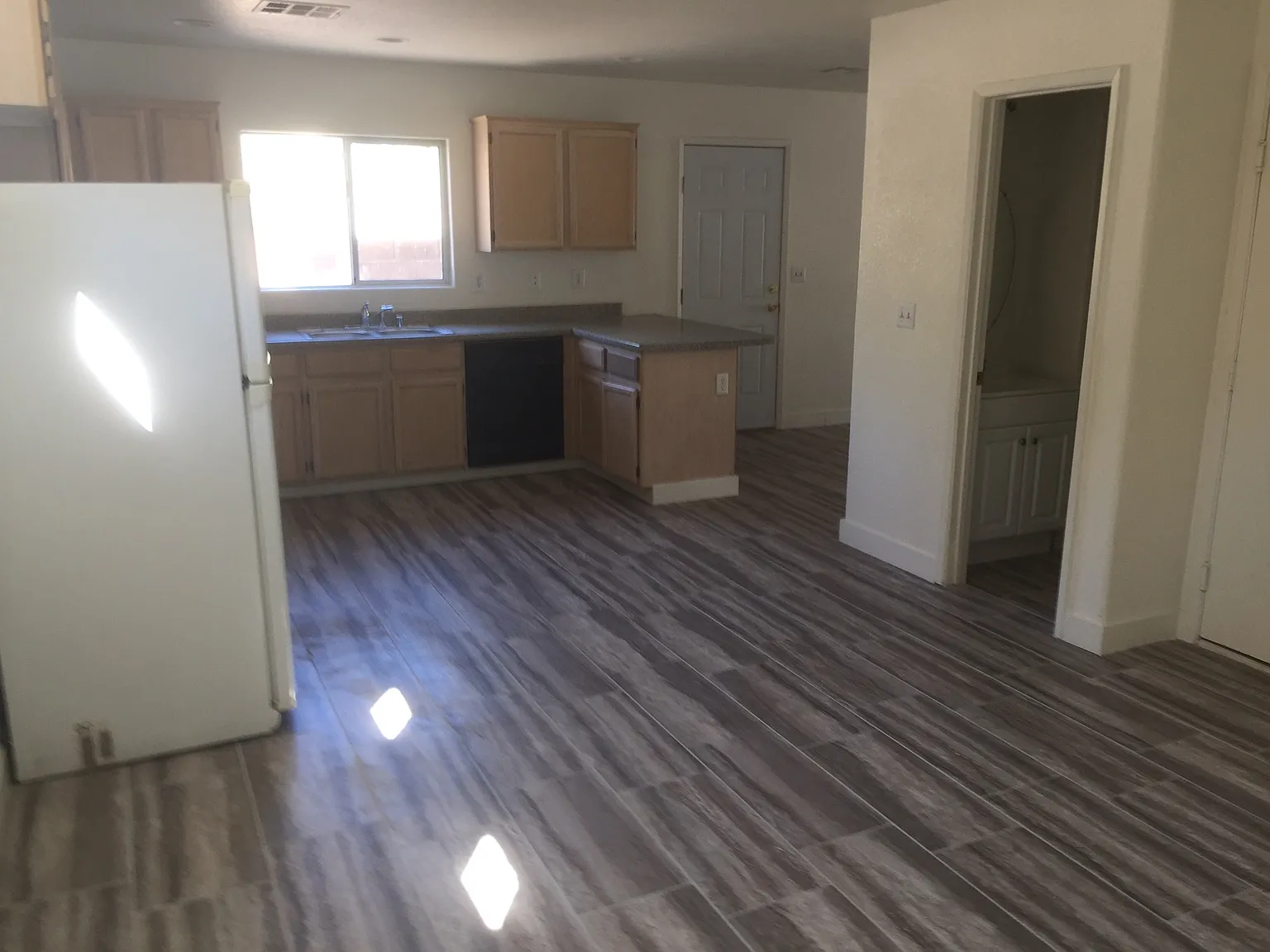 4 Bedroom House — Photo 3
