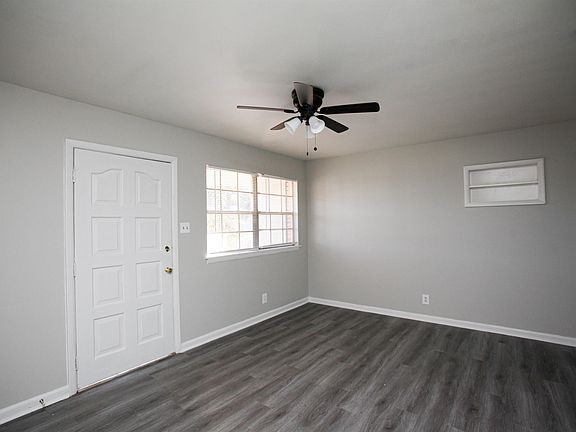 3rd image of 2 Village Ct