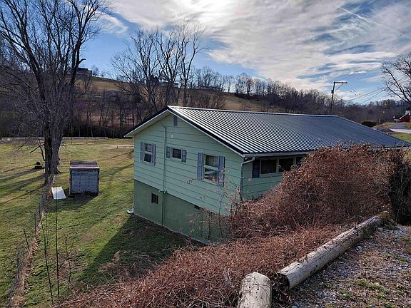 4th image of 32 Circle Dr