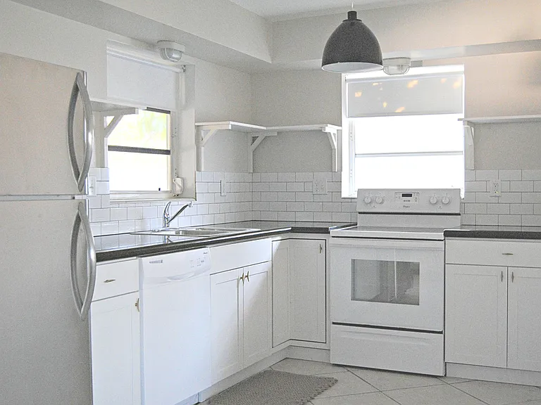 1250 NE 4th St — Photo 2