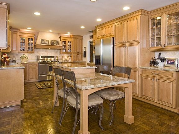 2nd image of 2212 Flintridge Dr