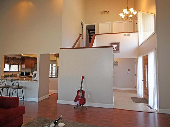 4th image of 570 Conestoga Dr