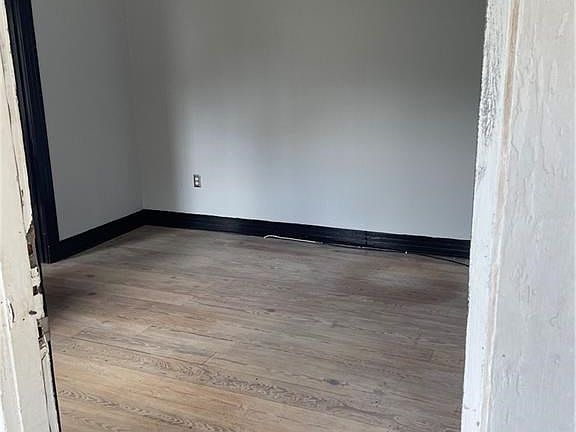 2nd image of 1116 Cambronne St #B