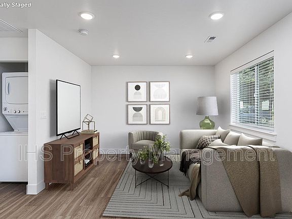 5th image of 452 S 40th Ave