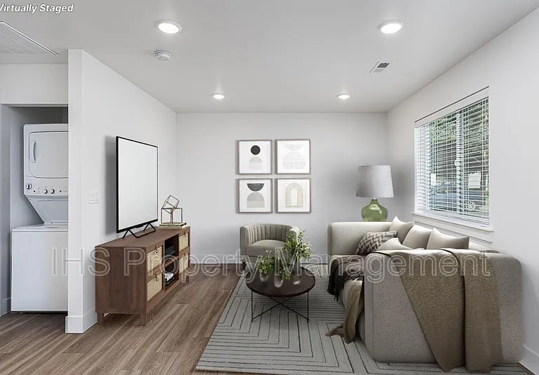 452 S 40th Ave — Photo 5