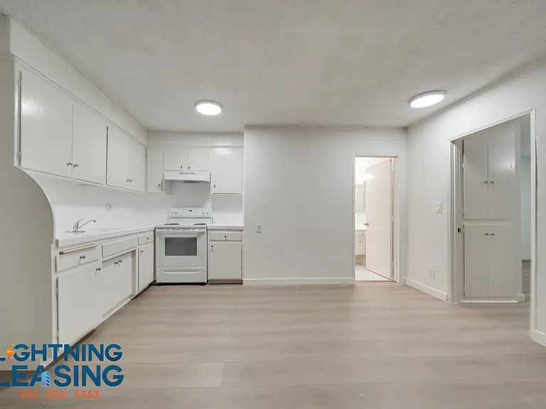 700 Irolo St. — Photo 15