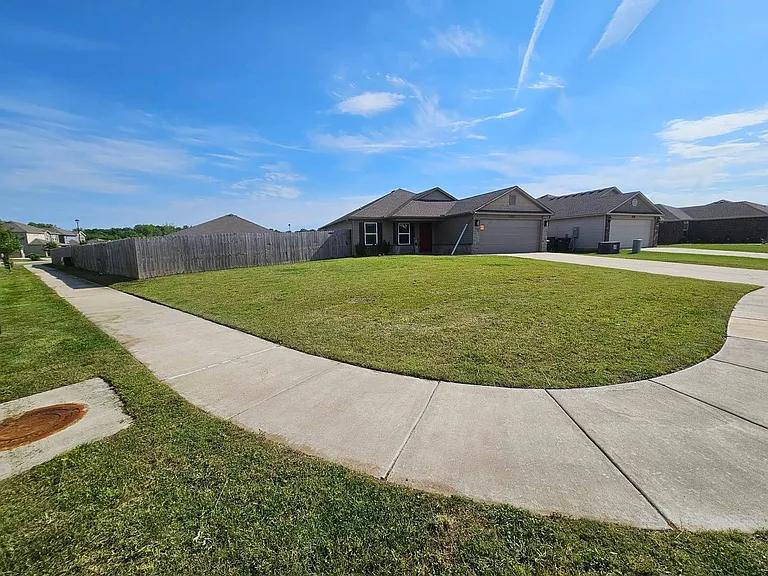 1061 E Bunting St — Photo 17