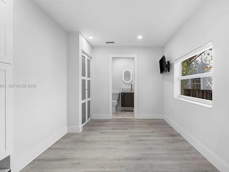 1262 SW 15th Ter — Photo 15