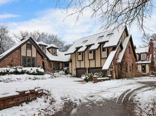 2 Fernwood Dr, Barrington Hills, IL 60010