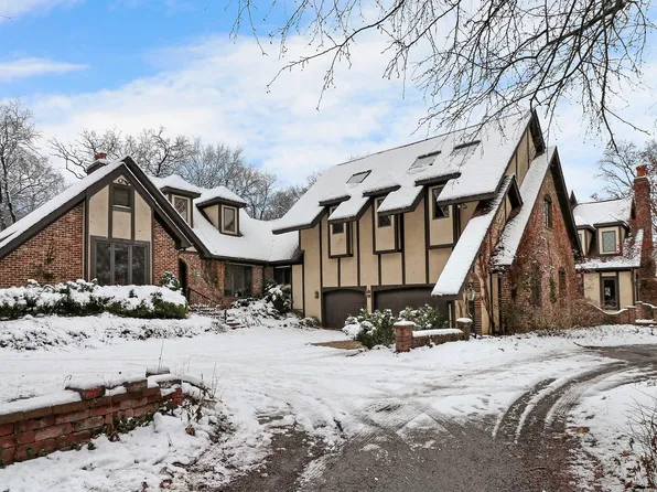 2 Fernwood Dr, Barrington Hills, IL 60010