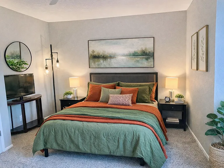 Very spacious bedroom