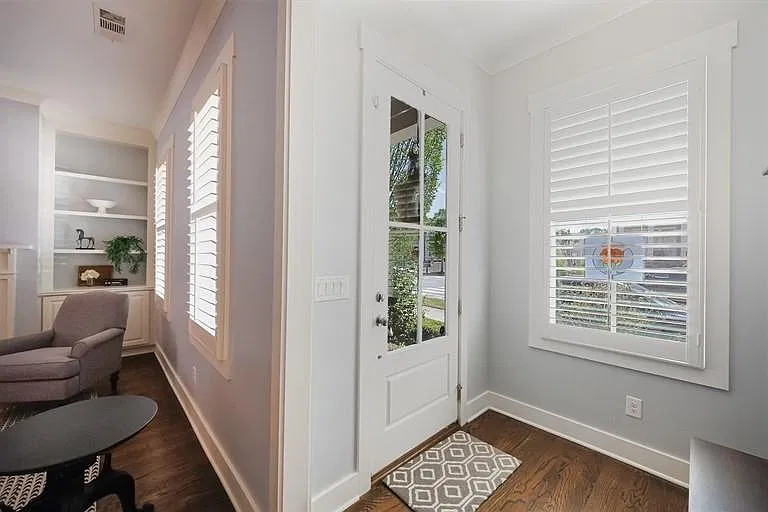 3 bed, 4.0 bath, 2915 sqft, $4,000 — Photo 3