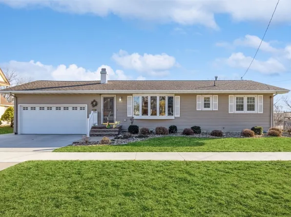 1010 E 5th St, Vinton, IA 52349