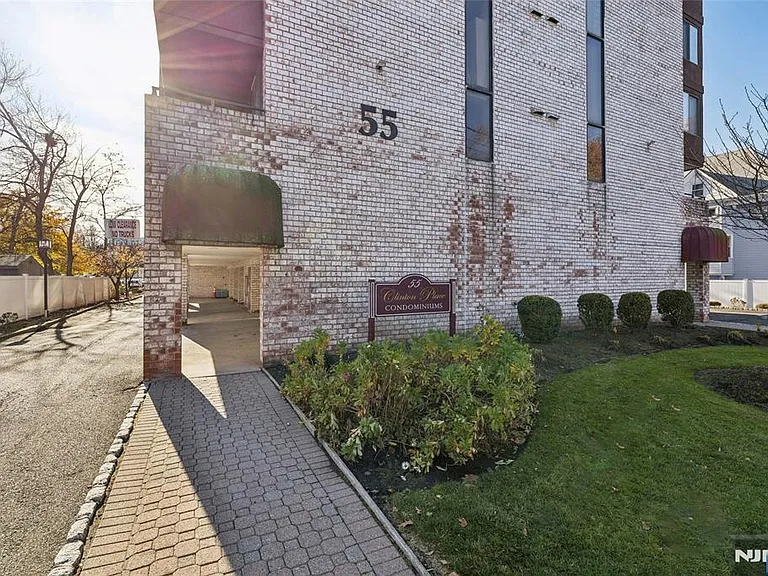 55 Clinton Pl #510 — Photo 3