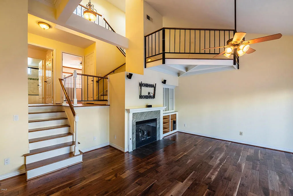 3 bed, 3.0 bath, 1774 sqft, $5,400 — Photo 2