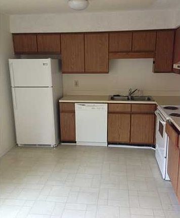 3rd image of 8021 Thelen St