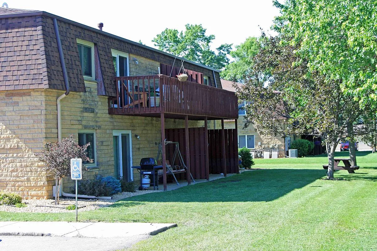 2 bed, 750 sqft, $1,150 — Photo 4