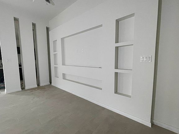 3rd image of 1419 Los Estribos Dr