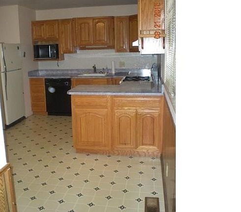 5th image of 921 Broadhead Ln