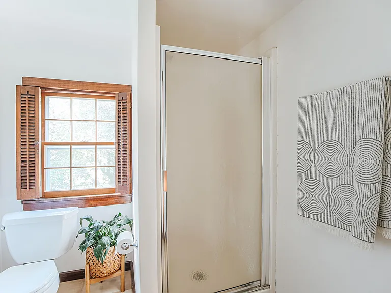 860 Elizabeth Ln — Photo 19