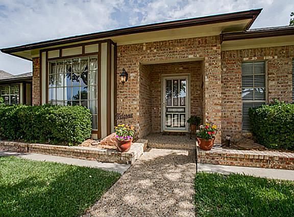 3rd image of 2209 Silver Holly Ln