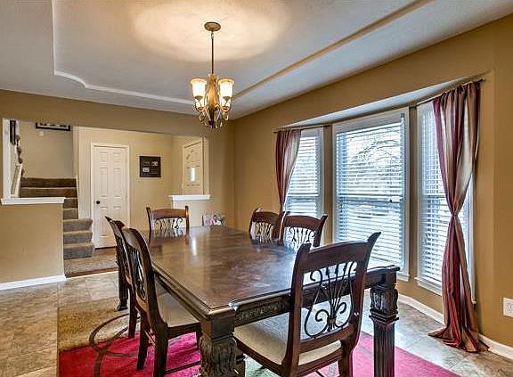 4th image of 804 NW Springwood Dr