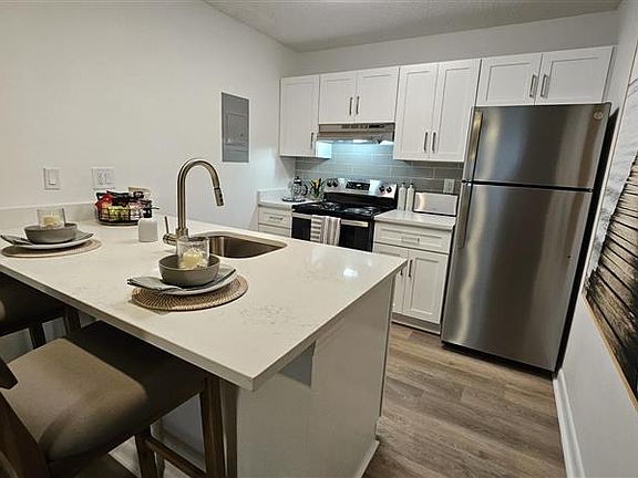 3rd image of 4003 S West Shore Blvd APT 2006