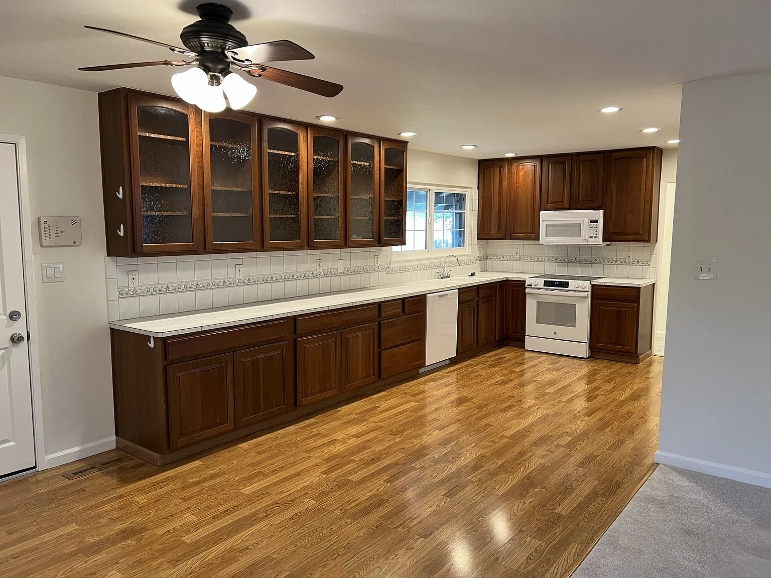 3 bed, 1680 sqft, $4,500 — Photo 4