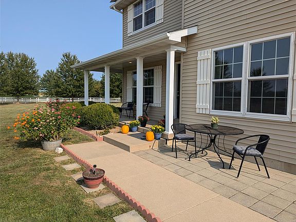 3rd image of 746 Rose Ln