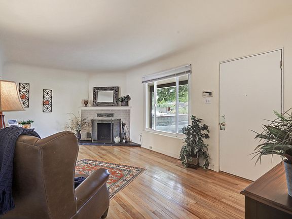 5th image of 4821 Haines Ave NE