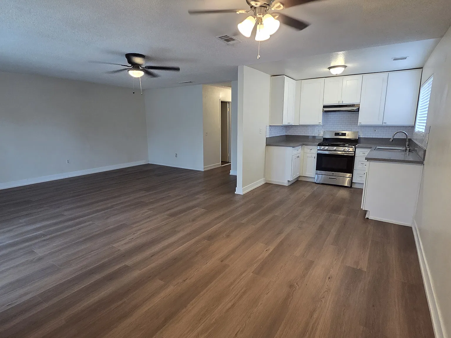 2 bed, 900 sqft, $2,100 — Photo 4