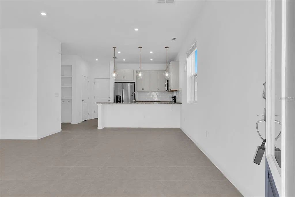 4 bed, 2.5 bath, 1678 sqft, $2,750 — Photo 2