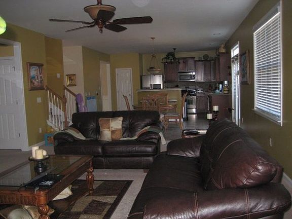 Family room w/ fireplace