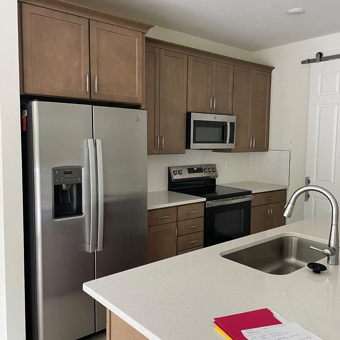 4 bed, 3.5 bath, 2850 sqft, $2,850 — Photo 3