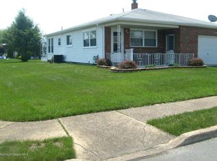 3 Seville Pl, Toms River, NJ 08757