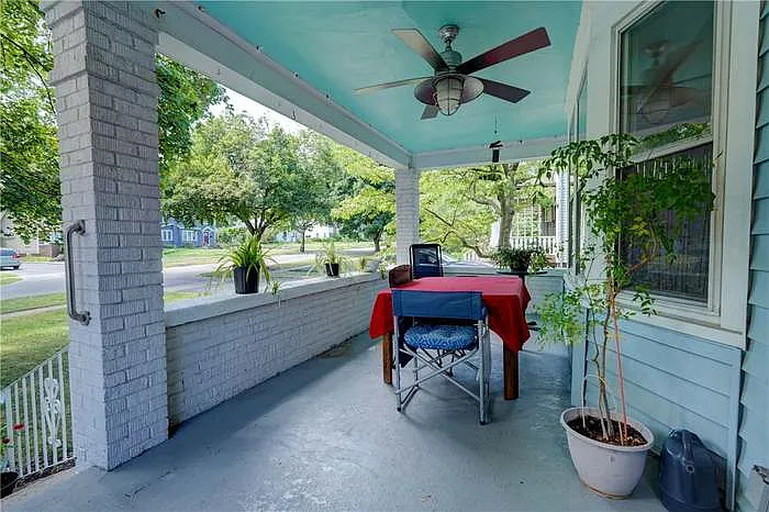 144 Deerfield Dr — Photo 2