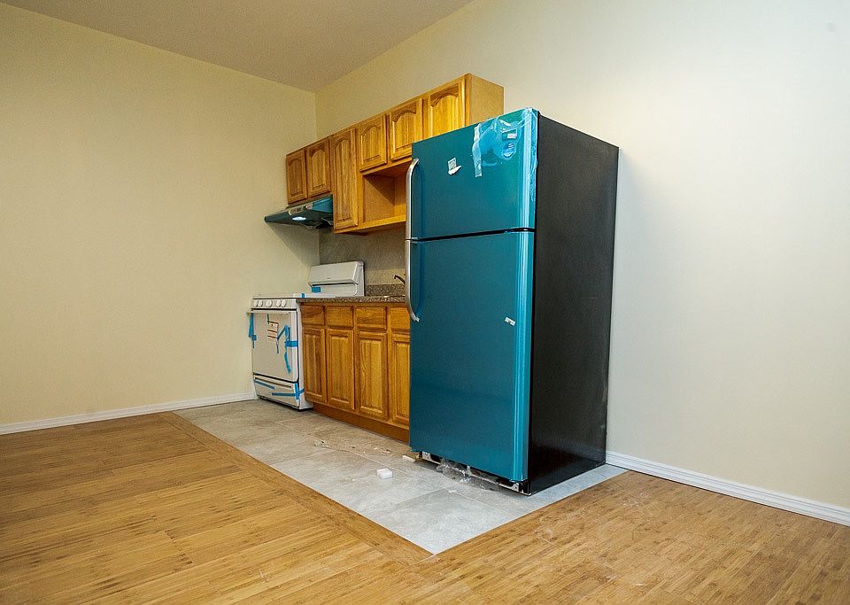 2nd image of 370 Broadway